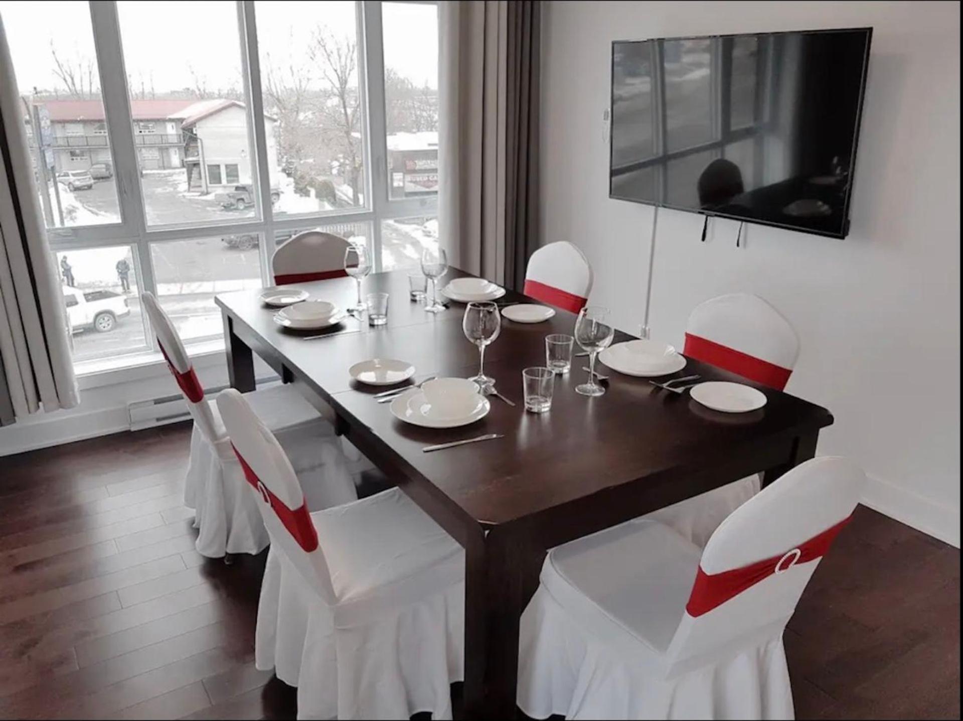 Le Bijou Airhome One Or Two Bedroom Suite Монреаль Экстерьер фото